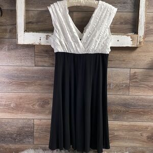 Connected Apparel Ladies Dress Black and White, Size 8